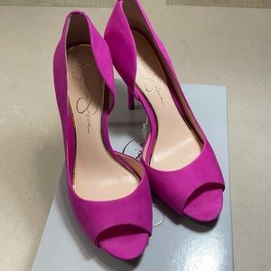 Jessica Simpson ‘BIBI’ half d’Orsay Fuchsia Suede Pumps.